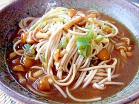 赤味噌なめこ蕎麦